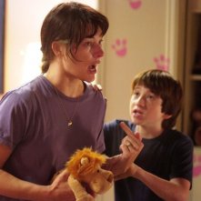 Abbey Tyler (Milla Jovovich) e il figlio Ronnie (Raphaël Coleman) in una scena del film Il Quarto Tipo