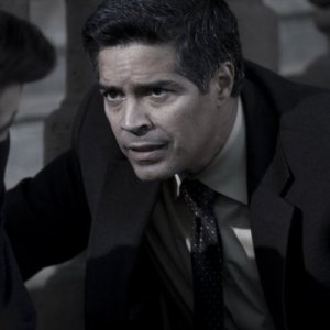 Caprica: Esai Morales nell'episodio The Imperfections of Memory
