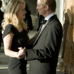 Caprica: Paula Malcomson ed Eric Stoltz nell'episodio Know Thy Enemy