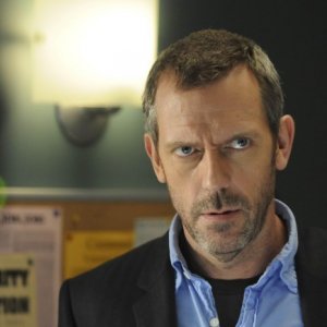 Hugh Laurie in una scena di Black Hole tratta dalla sesta stagione di Dr. House: Medical Division