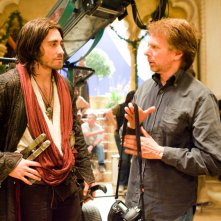 Jake Gyllenhaal e il produttore Jerry Bruckheimer sul set di Prince of Persia: The Sands of Time