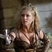 Jenya Lano in una scena di Xena nell'episodio Succession