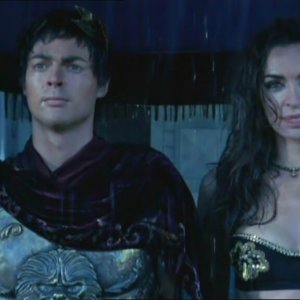 Karl Urban e Claire Stansfield in una scena di Xena nell'episodio When fates collide