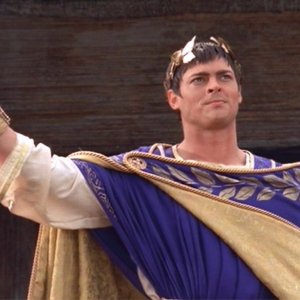 Karl Urban in una scena di Xena nell'episodio When in Rome