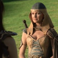 Kathryn Morris in una scena di Xena nell'episodio Crusader