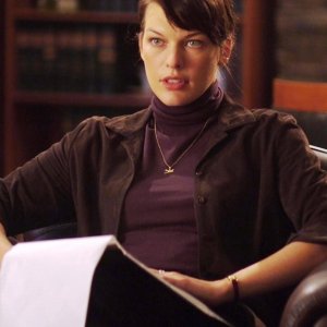 Milla Jovovich è la psicologa Abbey Tyler nel film The Fourth Kind (2009)