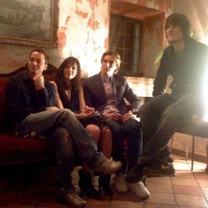 Thomas Cibelli con gli altri attori sul set di Sentirsidire