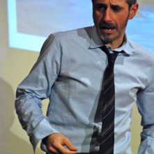 Andrea Santonastaso in scena con Una scelta non Chiara