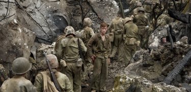 Jospeh Mazzello in un momento della serie The Pacific