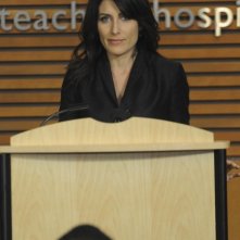 Lisa Edelstein in una scena di 5 to 9 dalla sesta stagione di Dr. House: Medical Division