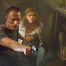 Paul Bettany e Adrianne Palicki in una scena del film Legion