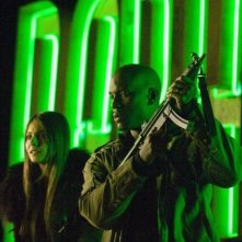 Tyrese Gibson e Willa Holland in una scena di Legion