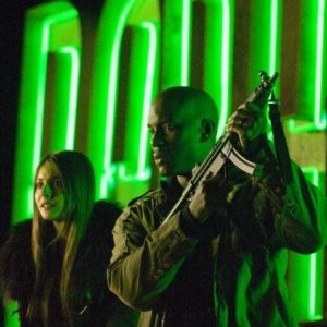 Tyrese Gibson e Willa Holland in una scena di Legion