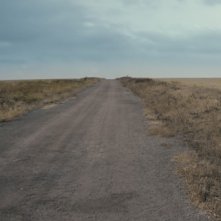 Un'immagine significativa della solitudine delle donne iraniane nel film Donne senza uomini