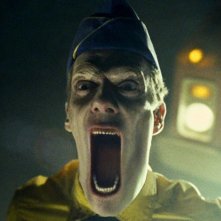Un'immagine suggestiva dell'uomo dei gelati (Doug Jones) dal film Legion
