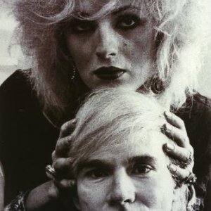 Candy Darling con Andy Warhol.