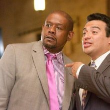 Forest Whitaker e Carlos Mencia, padri in competizione in Our Family Wedding