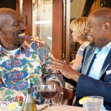 Forest Whitaker e Charlie Murphy in una scena di Our Family Wedding