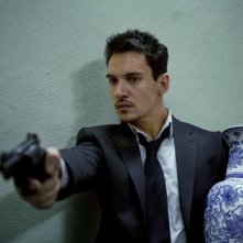 Jonathan Rhys Meyers, protagonista in azione nel film From Paris with Love