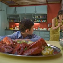 Maxime Godart e Valérie Lemercier in una caleidoscopica immagine della commedia Il piccolo Nicolas e i suoi genitori