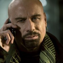 Primo piano di John Travolta dal film From Paris with Love