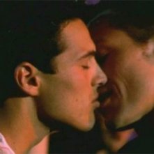 Un bacio gay per Stefano Accorsi ne Le fate ignoranti