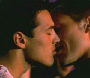 Un bacio gay per Stefano Accorsi ne Le fate ignoranti