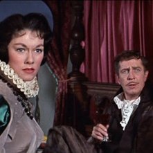 Vincent Price e Luana Anders in una scena del film Il pozzo e il pendolo ( 1961 )