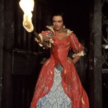 Barbara Steele in una scena del film Il pozzo e il pendolo (1961)