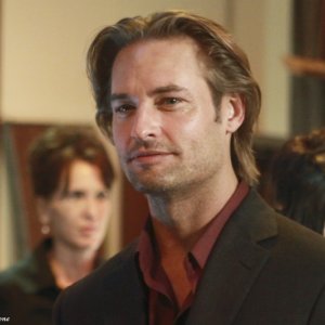 Josh Holloway in una scena dell'episodio Recon di Lost