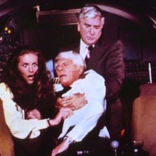 Julie Hagerty, Leslie Nielsen, Peter Graves nell'equipaggio dell'Aereo più pazzo del mondo