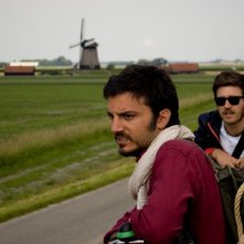 Nicolas Vaporidis e Alessandro Roja in una scena di Tutto l'amore del mondo