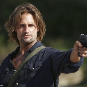 Un minaccioso Josh Holloway nell'episodio Recon di Lost