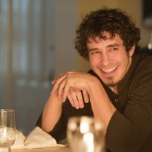 Un sorridente Tate Ellington in una scena del film Remember Me