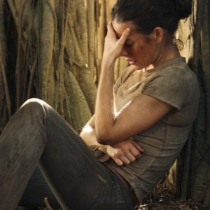 Una pensierosa Evangeline Lilly in una scena dell'episodio Recon di Lost