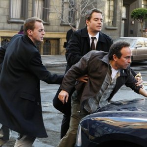 Una sequenza dell'episodio Double Identity di Navy NCIS con Sean Murray e Michael Weatherly