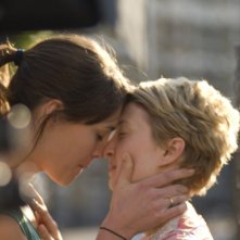 Diane Fleri e Alba Rohrwacher in una scena del film Io sono l'amore