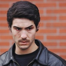 Primo piano di un inquieto Tahar Rahim dal film Il profeta (2009)
