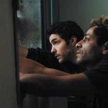 Tahar Rahim e Hichem Yacoubi in una scena del film Il profeta