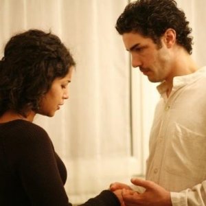 Tahar Rahim e Leïla Bekhti in un'immagine del film Il profeta