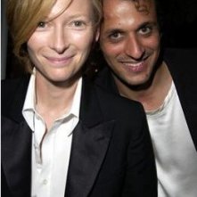 Tilda Swinton e il regista Luca Guadagnino in una foto promozionale del film Io sono l'amore