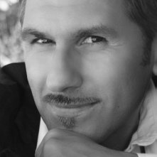 Un ritratto in bianco e nero di Francesco Di Lorenzo