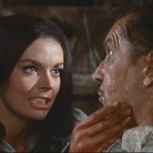 Vincent Price e Barbara Steele in una scena del film Il pozzo e il pendolo
