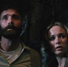 Carlo De Mejo e Catriona MacColl in una scena del film Paura nella città dei morti viventi ( 1980 )