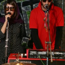 Negar Shaghaghi e Ashkan Koshanejad in un'immagine del film I gatti persiani