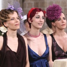 Tutti pazzi per amore 2: una foto di Sonia Bergamasco, Francesca Inaudi e Irene Ferri