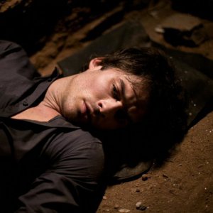 Damon (Ian Somerhalder) richiuso dal fratello, nell'episodio L'Ora della Verità di Vampire Diaries