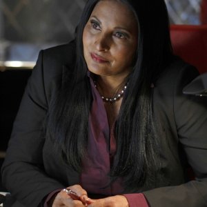 L'agente Amanda Waller (guest star Pam Grier) nell'episodio Checkmate di Smallville