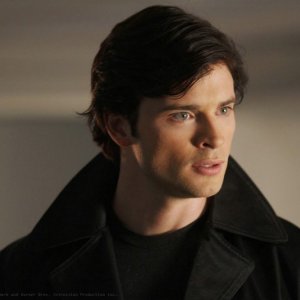 Un primo piano di Clark (Tom Welling) nell'episodio Checkmate di Smallville