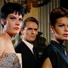 Claude Dantes con Massimo Righi, Eva Bartok e Luciano Pigozzi in Sei donne per l'assassino